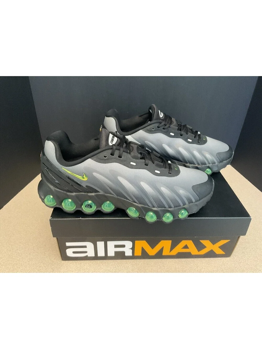 New! Nike Air Max DN8 Black/Volt/Smoke Athletic Shoes. Men’s 9.5. Women’s 11